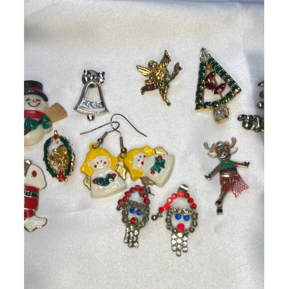 Christmas Bundle Pins and Earrings Vintage - Picture 3 of 4